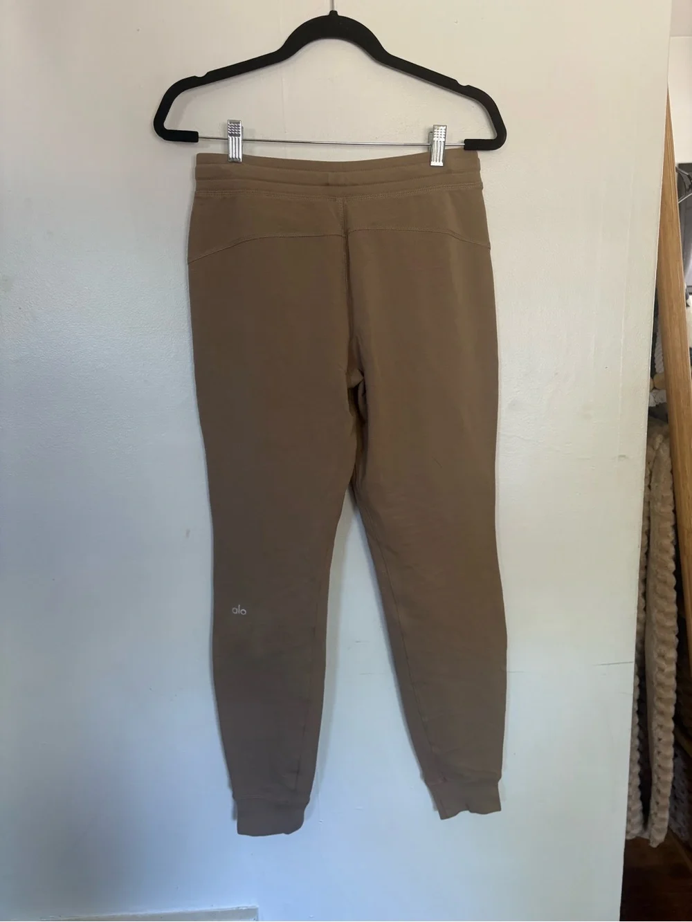 ALO Yoga soft cream